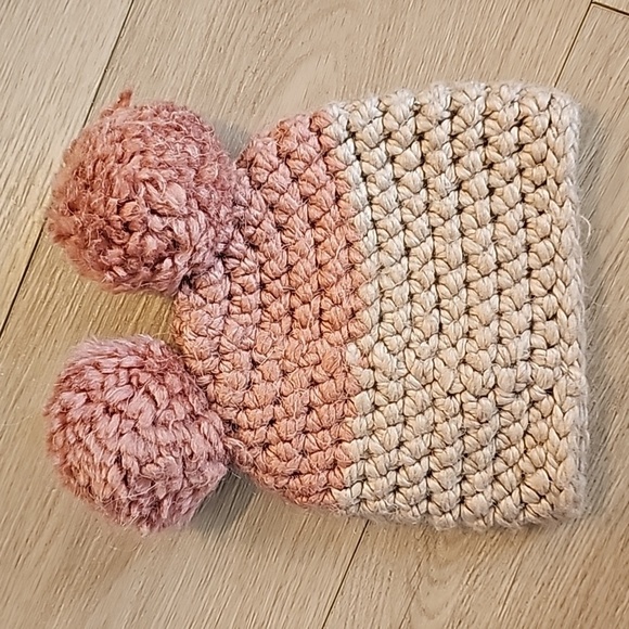 Hand Knit PomPom Toque - Picture 5 of 8